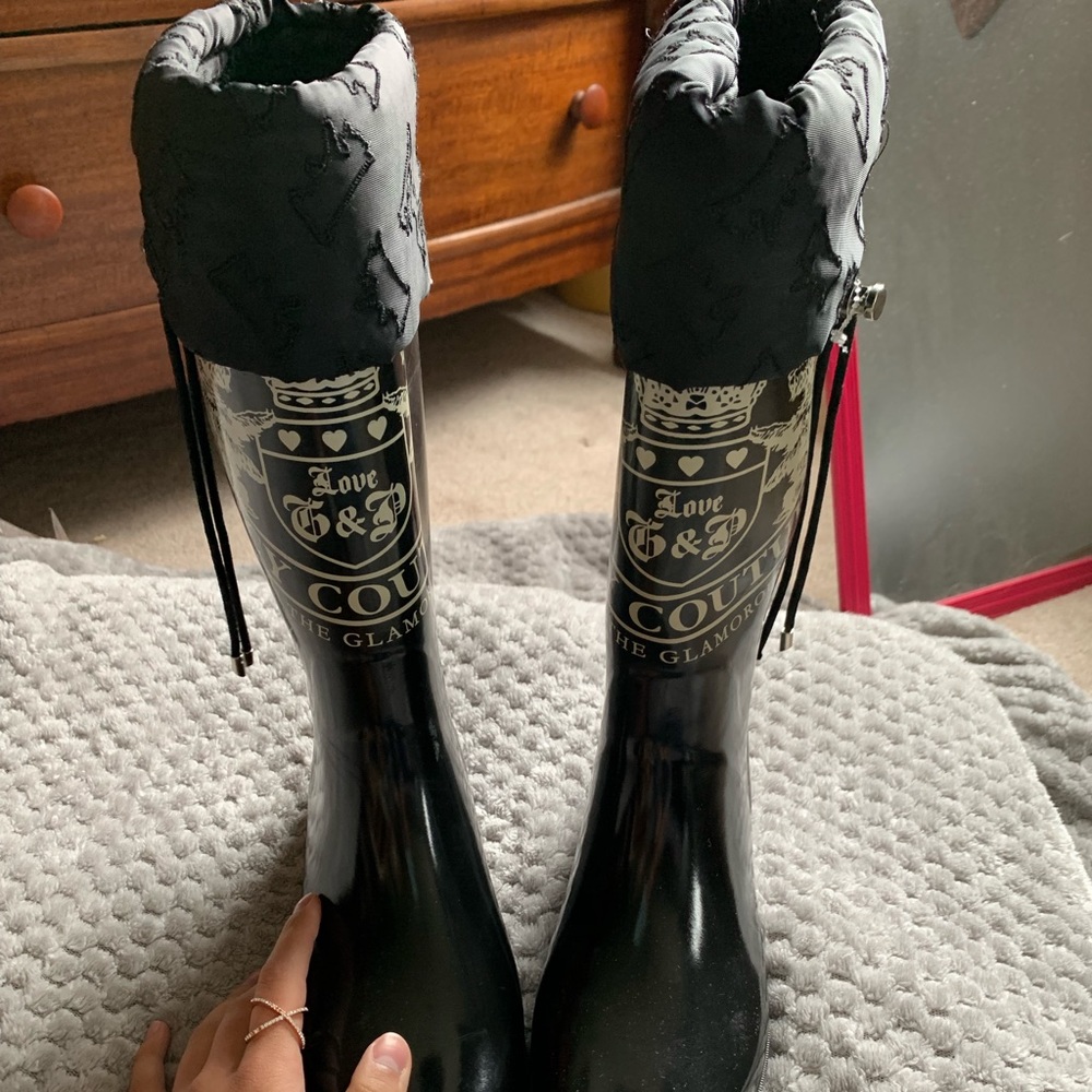 Juicy couture rain boots!